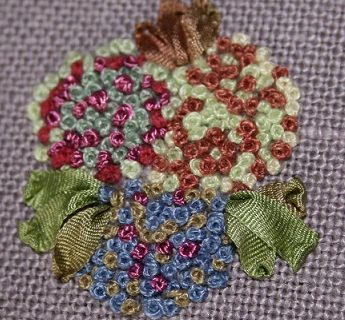 hortensias octobre novembre brodés au point de noeud