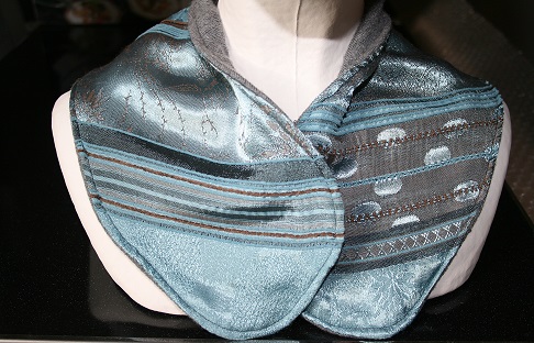 col bleu gris soyeux