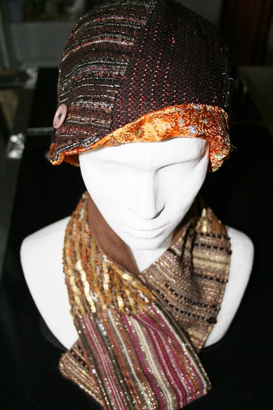 chapeau et col marrons tweed Chanel