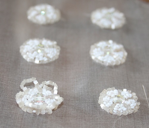 bijoux brodés de perles