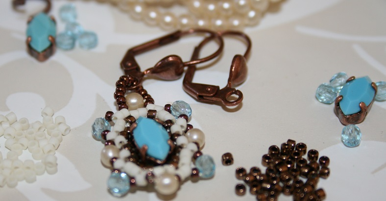 BO travail en cours, tissage de perles à l'aiguille