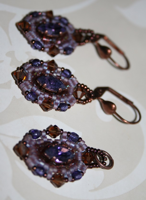 parure violette tissage a l'aiguille