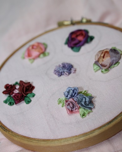 bijoux brodes au ruban