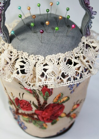 Pique épingles et dentelle ancienne